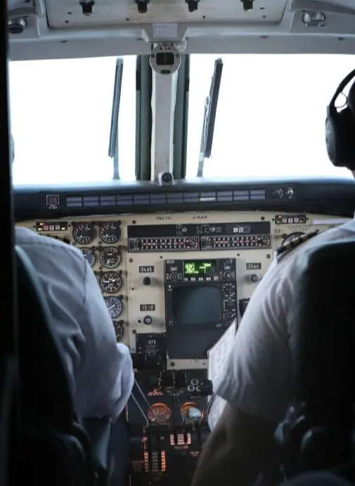 Cascos de piloto de alta calidad para el mercado español.